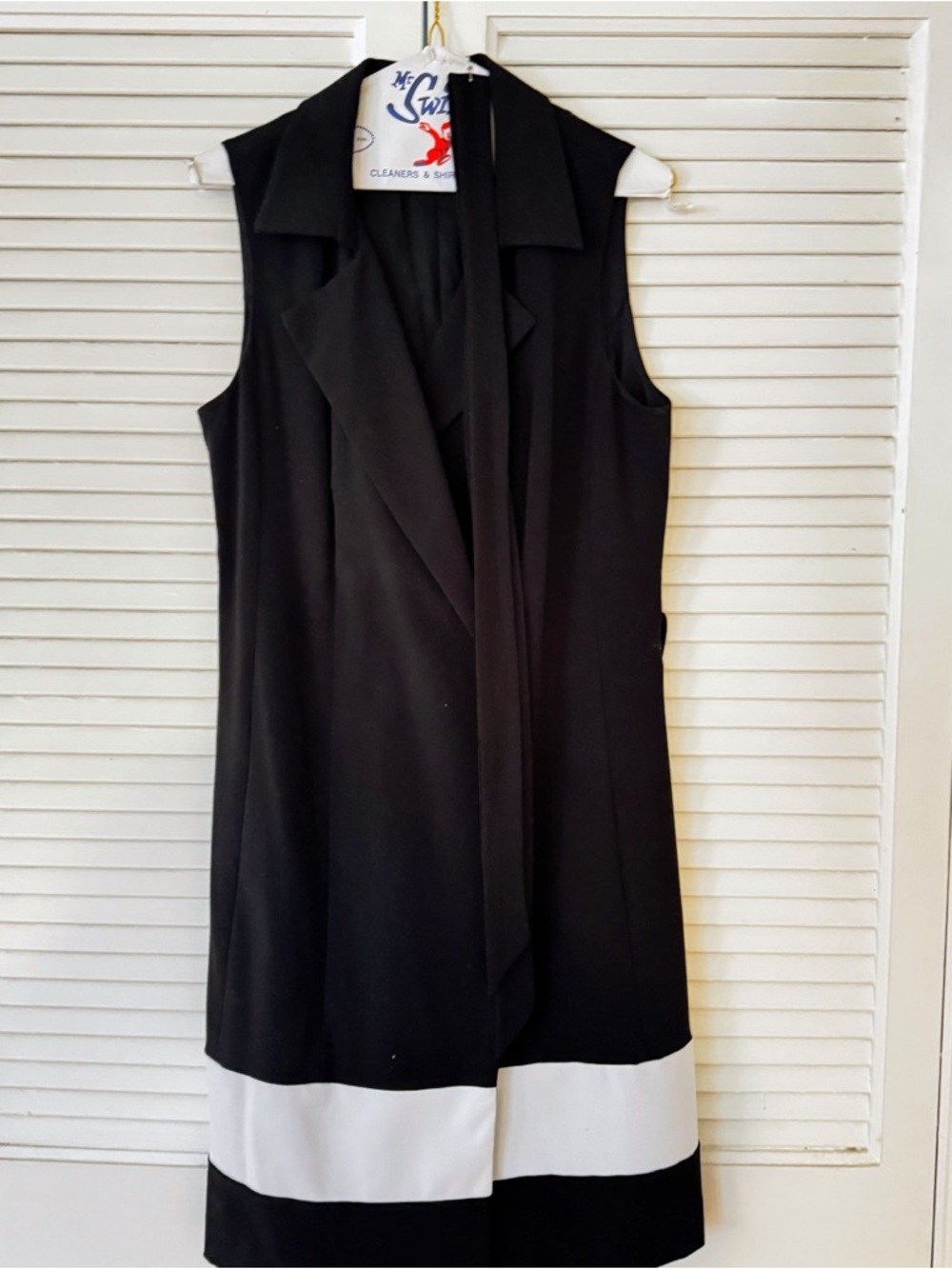 White House Black Market Black & White Sleeveless Midi Shift Dress